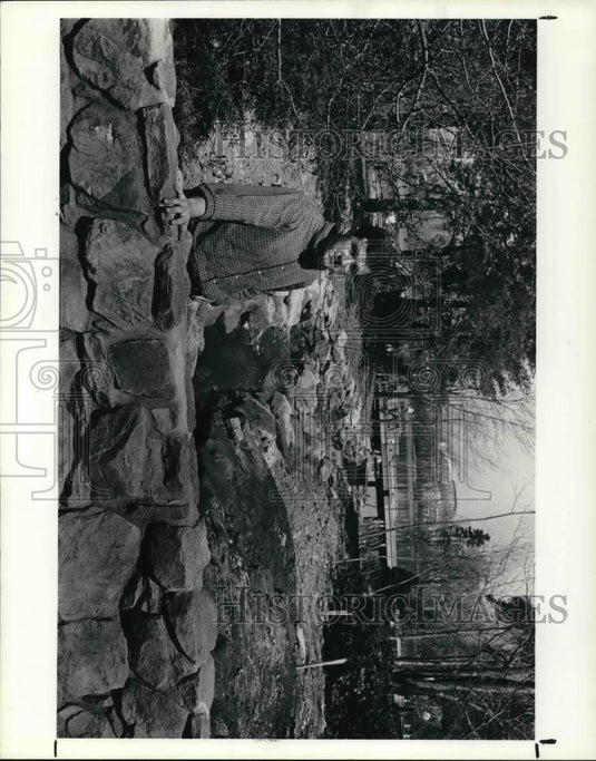 1990 Press Photo Rob B. McCarty at Sea World Garden - Historic Images