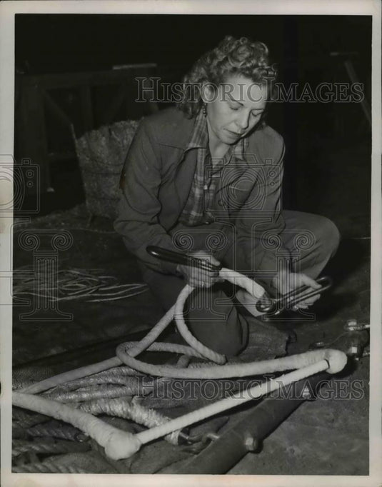 1952 Press Photo Grave McIntosh - Historic Images
