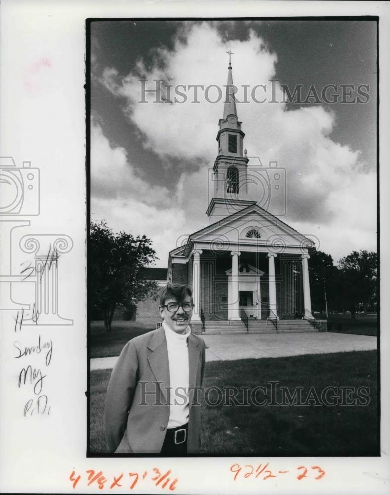 1977 Press Photo Reverend Ned Edwards at Forest Hill Presbyterian Church - Historic Images