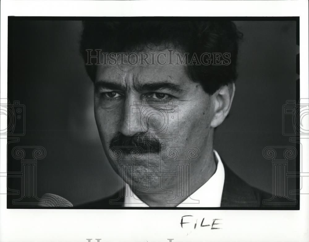 1989 Press Photo Ralph Perk Jr., Interim director of CMHA - cva36770 - Historic Images