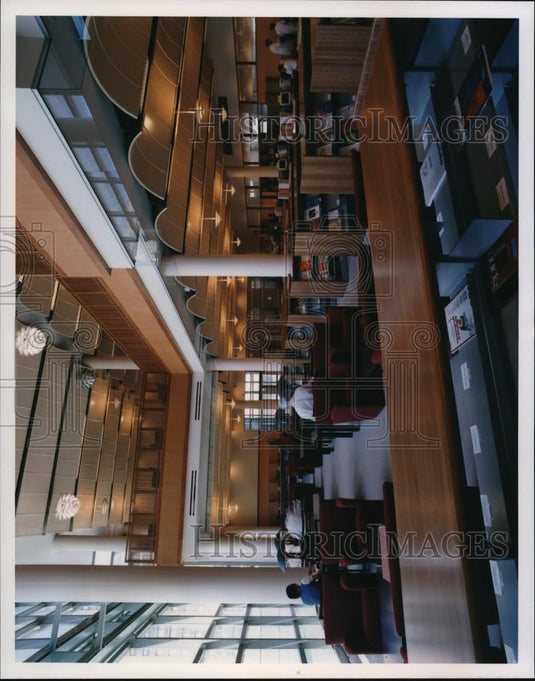 Press Photo The medical library at the Cleveland Clinic's Lerner Research Inst. - Historic Images