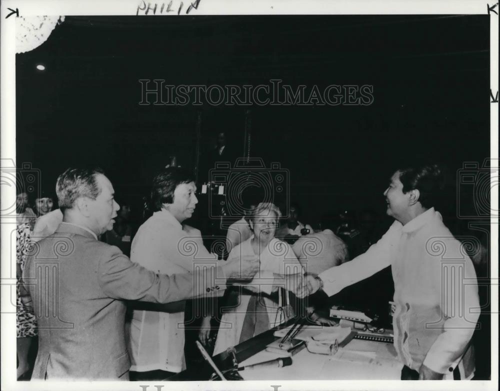 1985 Press Photo Judge Quirino, Dr Retizos, Dr Quirino &amp; Pres Ferdinand Marcos - Historic Images