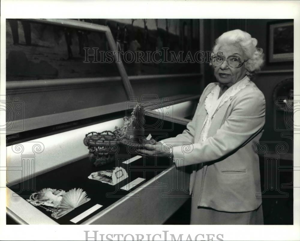 1993 Press Photo Ann Schuster and Valentine Card Display at the Western Reserve - Historic Images