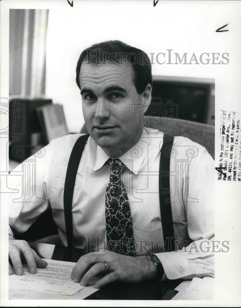 1988 Press Photo Paul S. Mc Auliffe, B.P. Company director of benefits - Historic Images