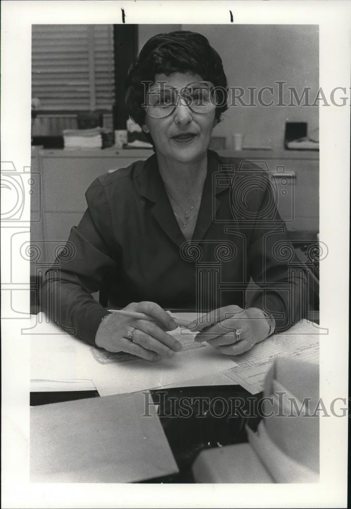 1982 Press Photo Mildred Lally - Historic Images