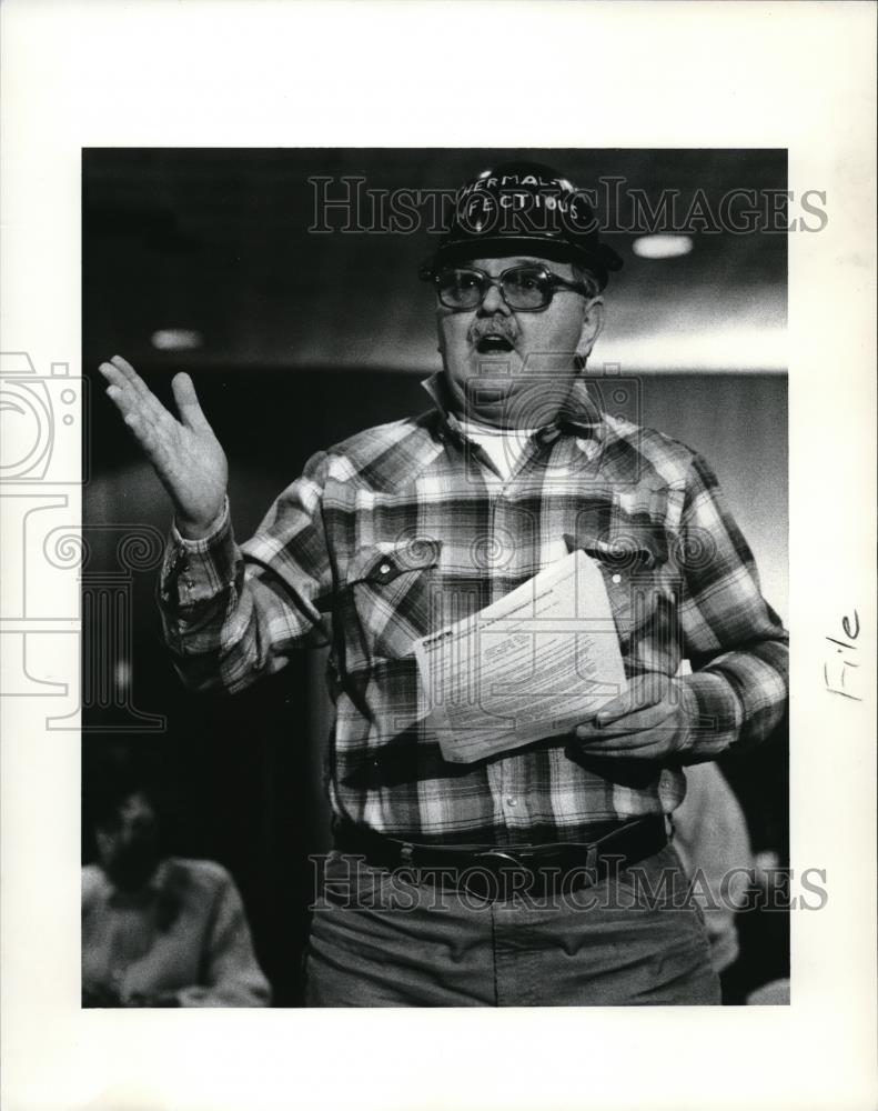 1990 Press Photo Thomas Obojski of Broadway community on a meeting - Historic Images