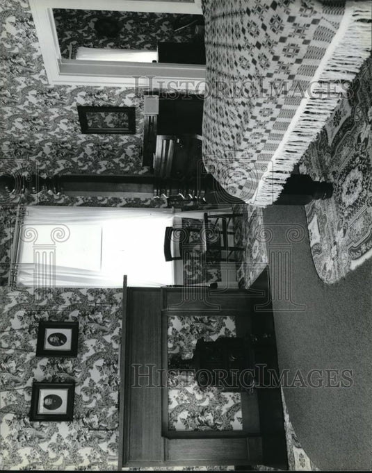 1992 Press Photo The wall of Abraham Lincoln's bedroom in his Springfield home - Historic Images
