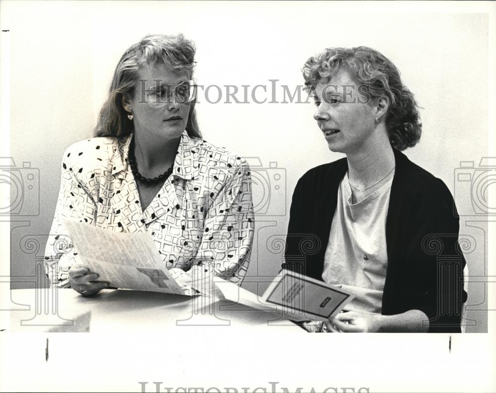 1988 Press Photo Kate Oatis and Betsie Norris - Historic Images