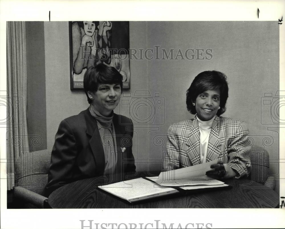 1991 Press Photo Jane Russel and Amy Rogat of the Russell and Rogat Company - Historic Images