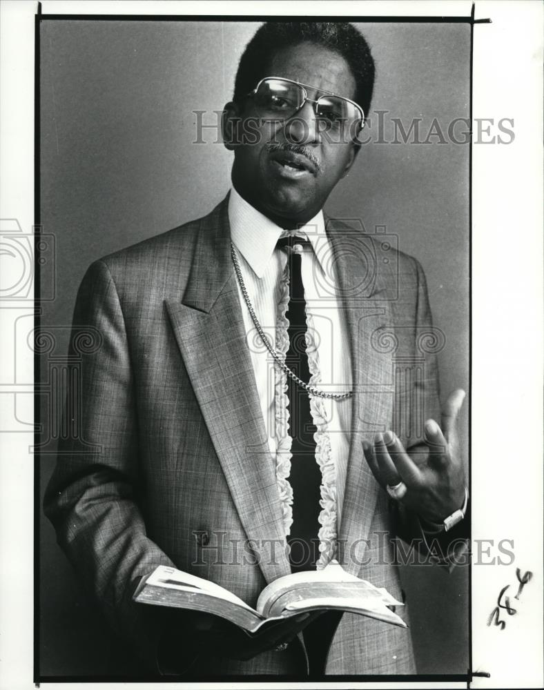 1989 Press Photo Bishop FE Perry - Historic Images