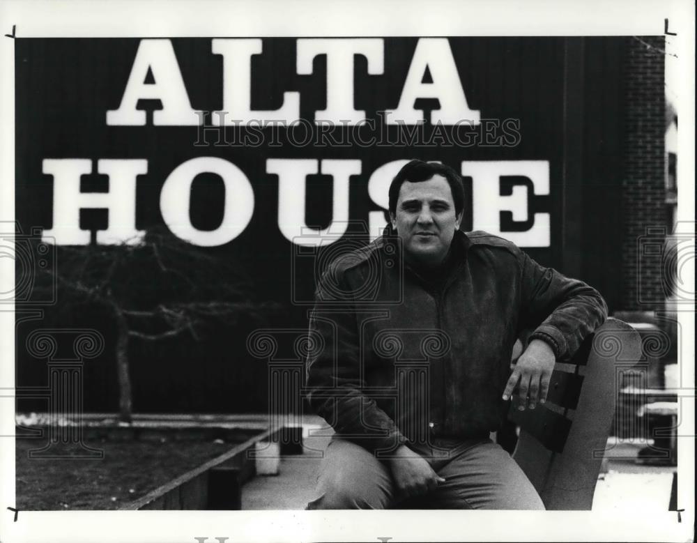 1990 Press Photo Joseph Marinucci, Cleveland Economic development director - Historic Images