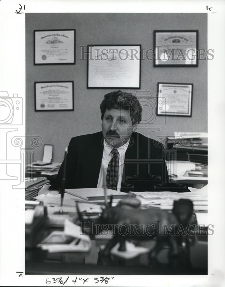 1989 Press Photo David Millstone, lawyer with Squires, Sanders and Dempsey - Historic Images