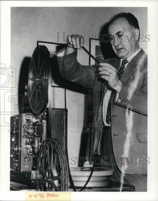 1991 Press Photo Nico Jacobellis Theater Manager Heights Arts Theatre Cleveland - Historic Images