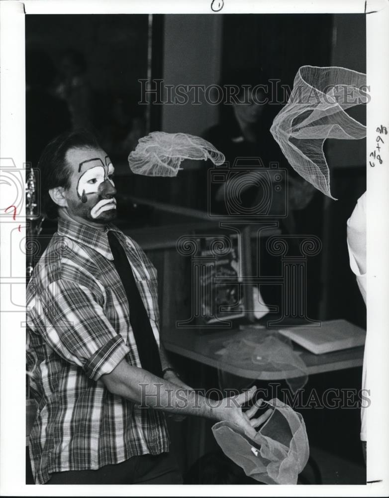 1991 Press Photo Craig Wills from Concord TWP at the Clown School - Historic Images