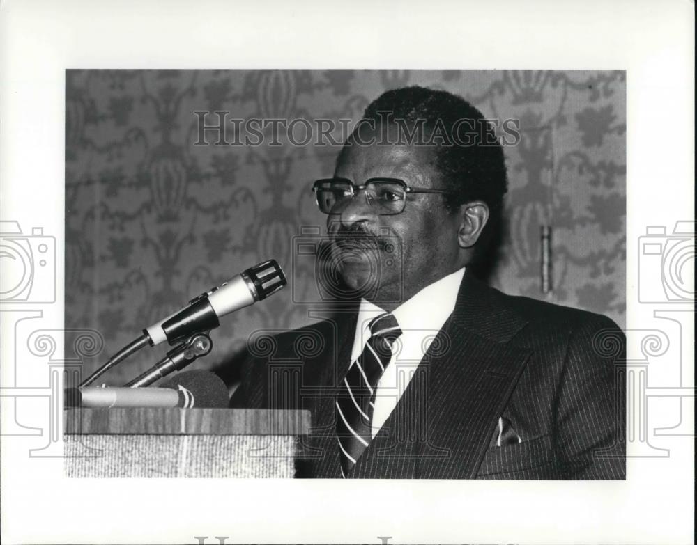 1985 Press Photo Bishop Abel T. Muzorwa at Bond Court - Historic Images