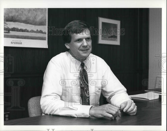 1990 Press Photo Larry Martin Vice President of Continental Airlines Cleveland - Historic Images