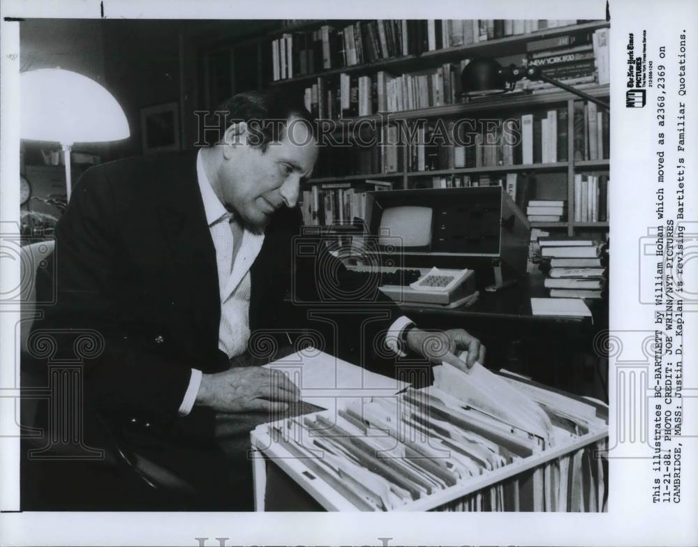 1988 Press Photo Justin Kaplan Revising Bartletts Quotations - cvp25019 - Historic Images