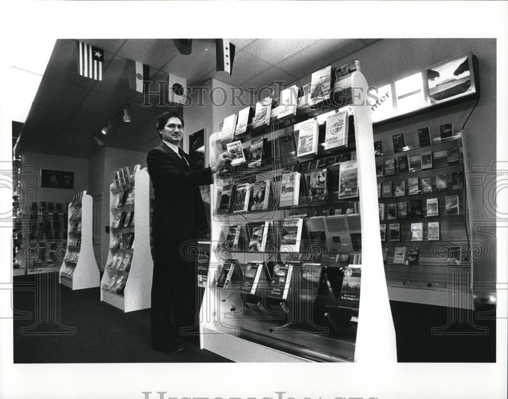 1988 Press Photo Michael Ramey, executive producer at Travel Video Center - Historic Images