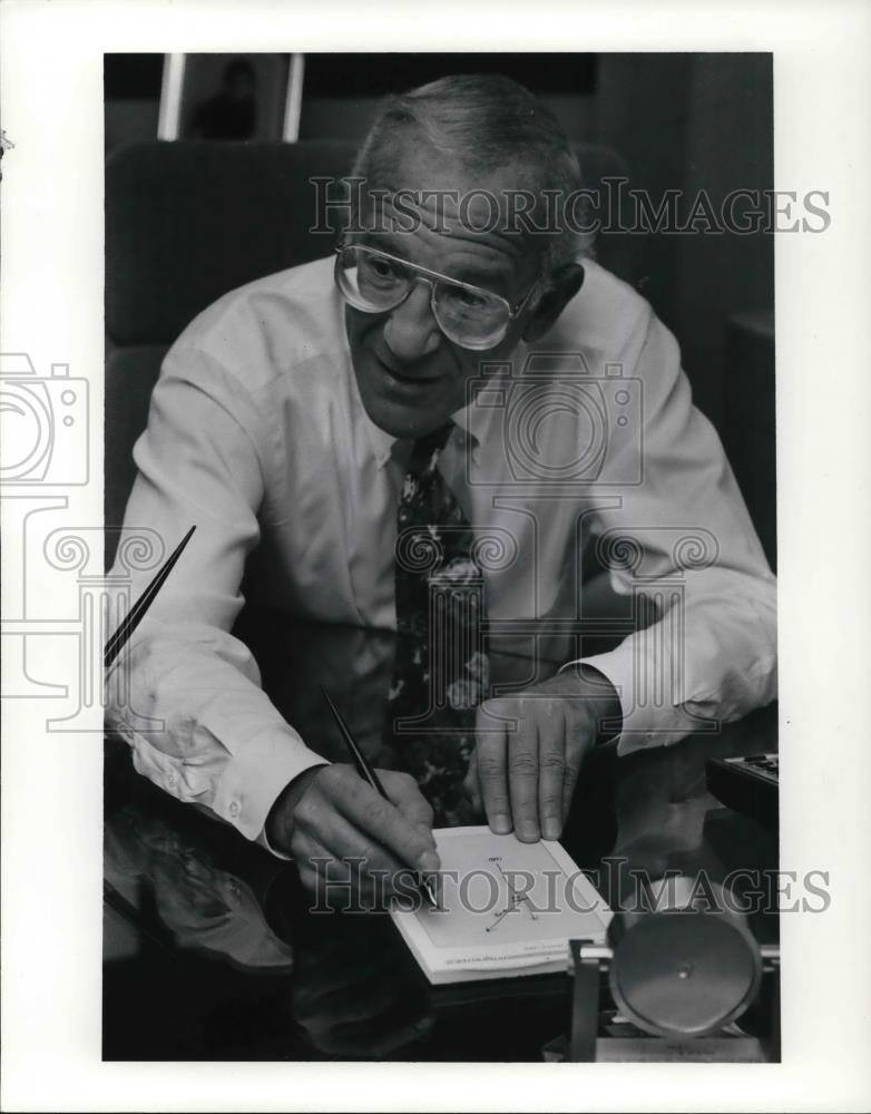 1991 Press Photo Peter B. Lewis, chairman of Progressive Insurance Company - Historic Images