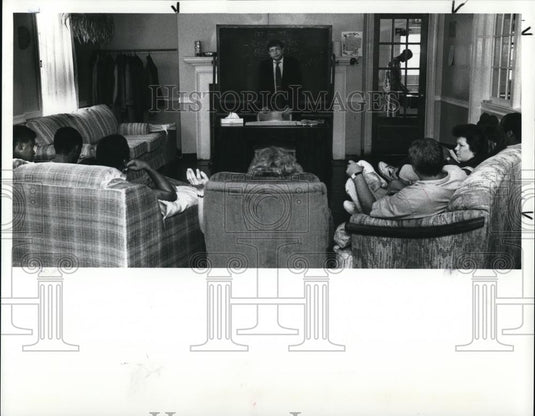 1989 Press Photo Dr. Misra conducts drug rehab session - Historic Images