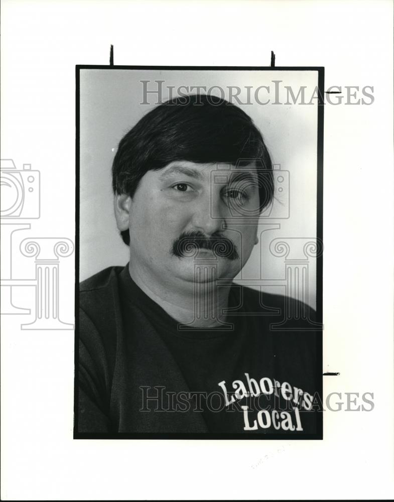 1990 Press Photo John Pasquarelli employee of the Perry Nuclear Plant - Historic Images