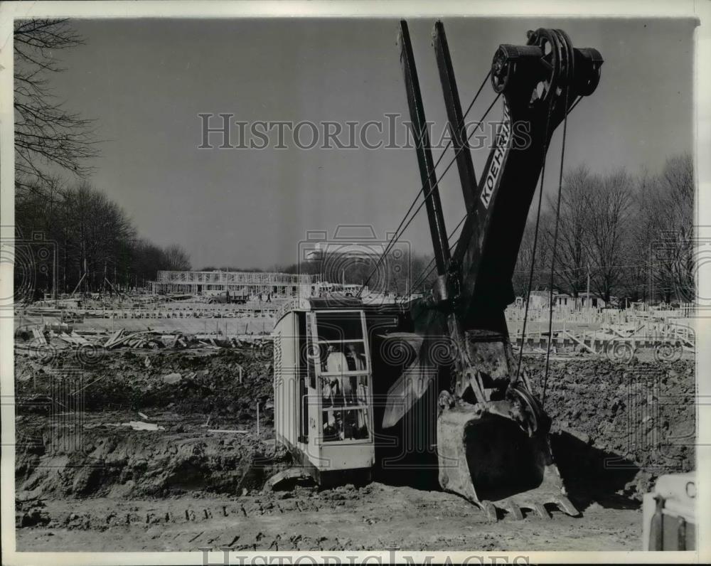 1942 Press Photo New buildings that are being rapidly constructed to house - Historic Images