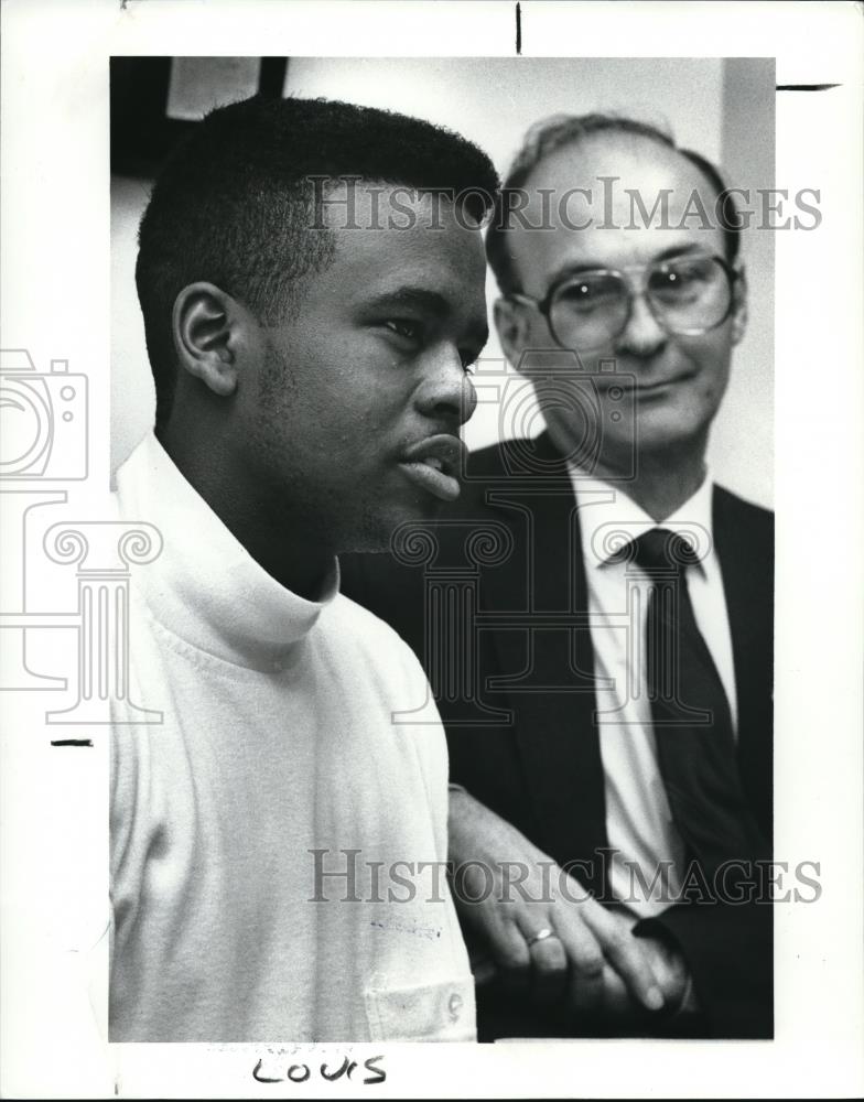 1989 Press Photo Teacher Nick Matic with student of West Tech High School - Historic Images