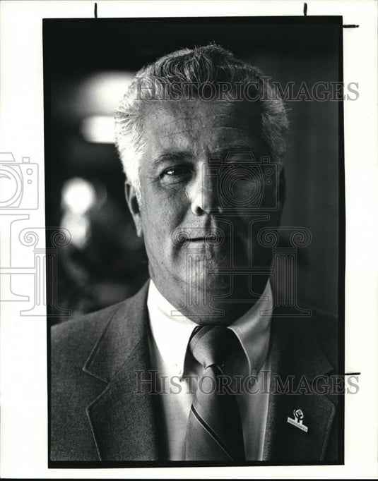 1988 Press Photo Mark P. Oesterle, interium director of the Metro parks - Historic Images