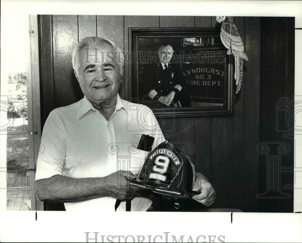 1989 Press Photo Retired firefighter Steve Roth - Historic Images