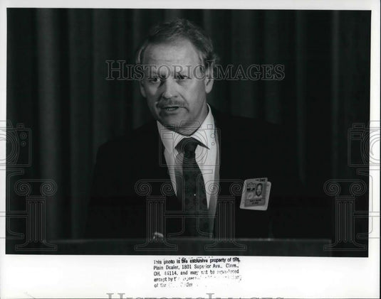 1989 Press Photo Chairman of Argo David H Mullins at News Conference - Historic Images