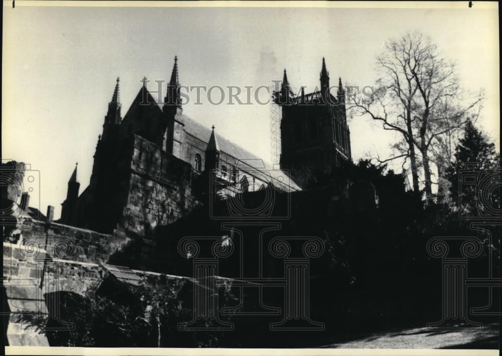 1990 Press Photo Ground Level view of Worcested Cathedral in Worcester England - Historic Images