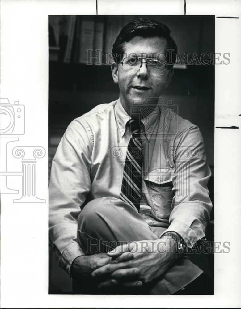 1988 Press Photo Donald C. Reed of the College of Urban Studies CSU - Historic Images