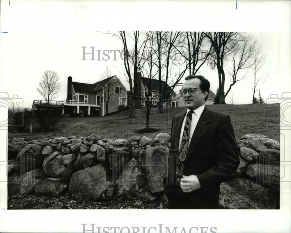 1991 Press Photo Jim Rusnov At Truebrooke Lodge Bed and Breakfast - Historic Images