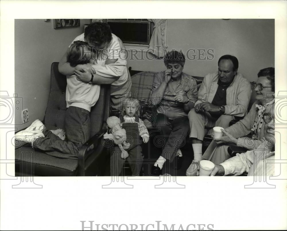 1991 Press Photo Jennifer Repp hug her famliy member with church members - Historic Images