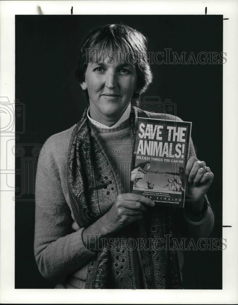 1990 Press Photo Ingrid E. Newkirk National Director of PETA - Historic Images