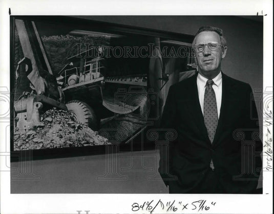 1989 Press Photo M. Thomas Moore, chairman & chief executive of Cleveland-Cliffs - Historic Images