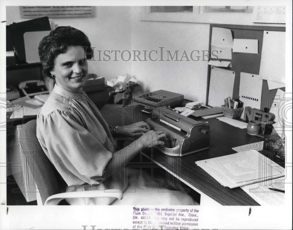 1988 Press Photo Barbara Pierce Asst.Director of the Oberlin College Alumni Assn - Historic Images