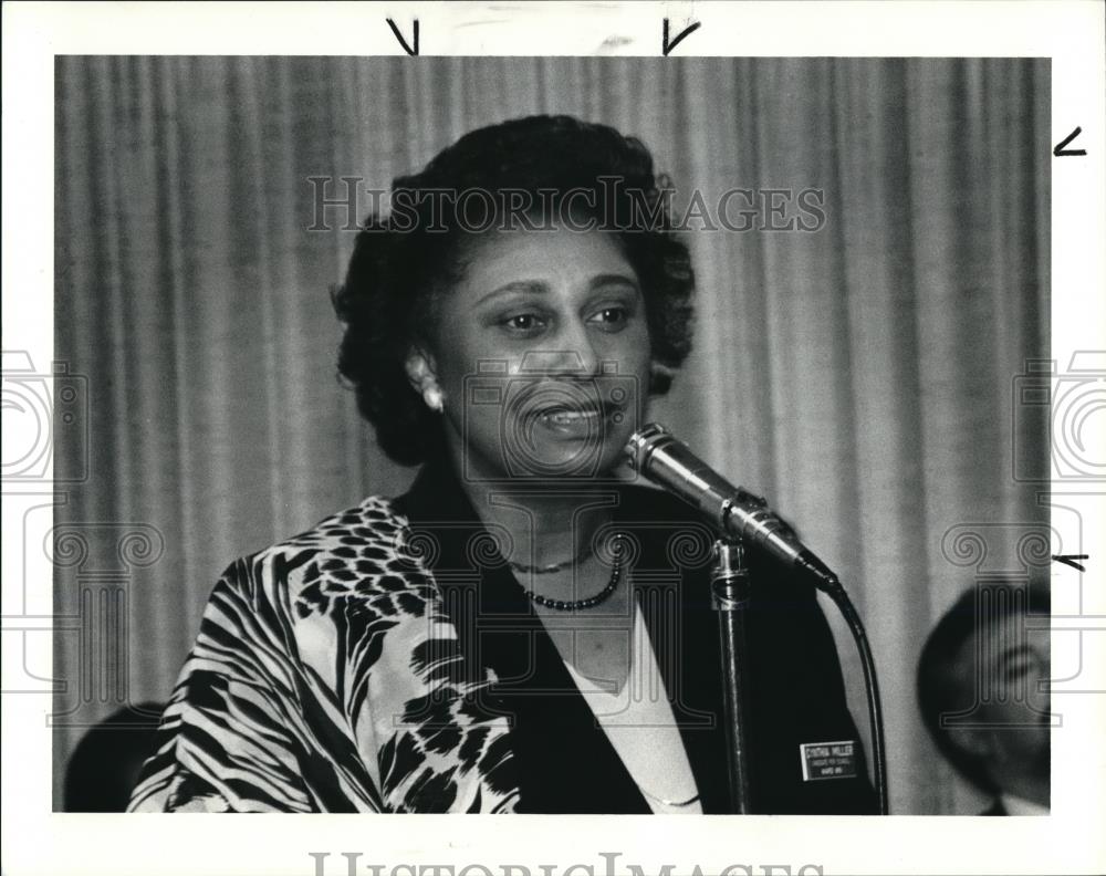 1990 Press Photo Cynthia Miller, candidate for Ward 6 at forum for candidates - Historic Images