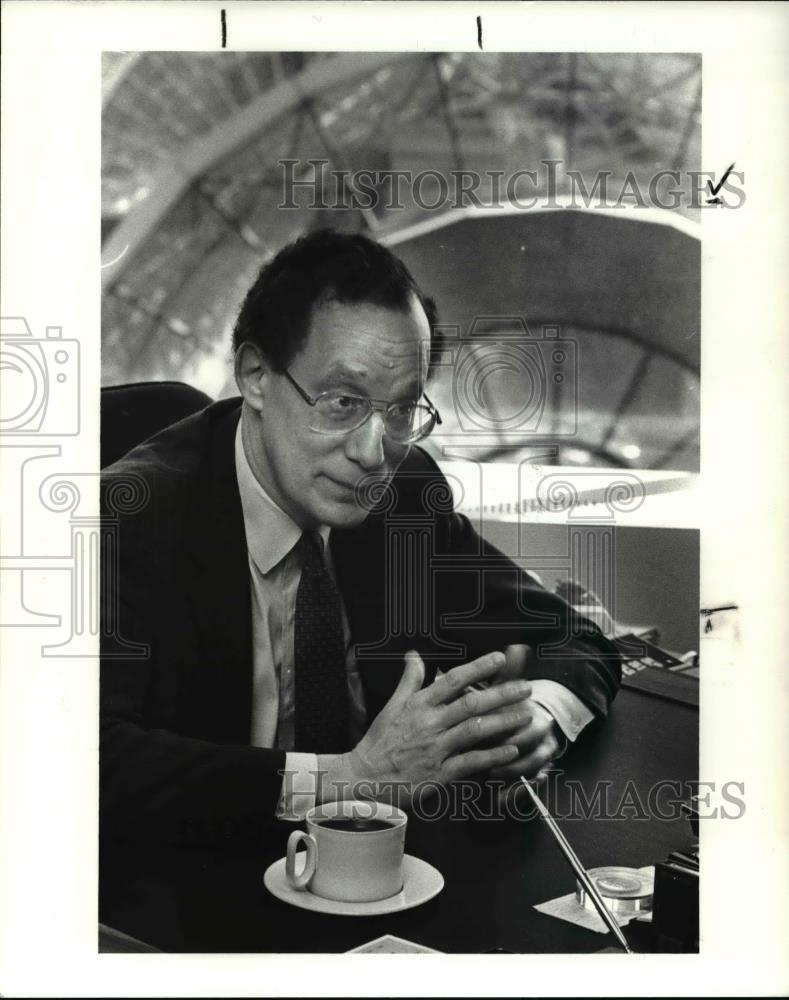 1989 Press Photo Mel Schwartzwald, Cleveland Labor Lawyer - Historic Images