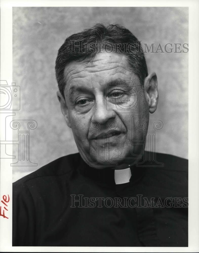 1990 Press Photo Reverend Albert B. Mackert of Immaculate Conception C ...