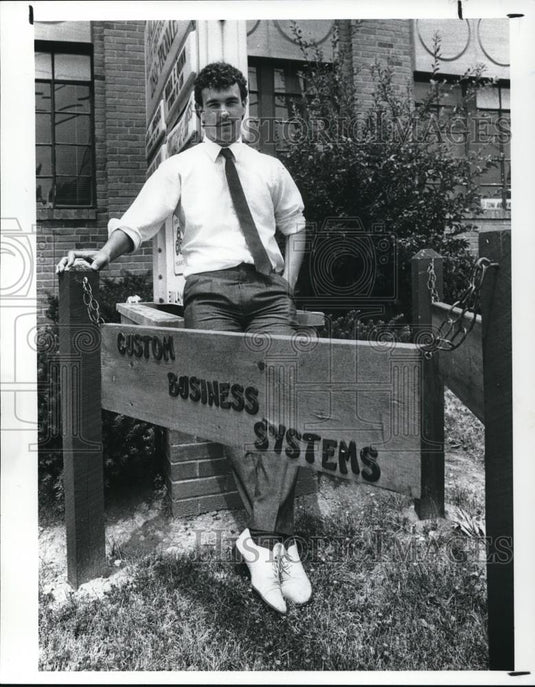 1988 Press Photo Pete Mikulin, Custom Business Systems owner - Historic Images