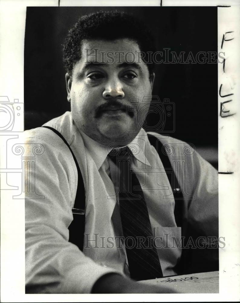 1987 Press Photo Mayor of East-Cleveland Darryl E. Pittman during interview - Historic Images