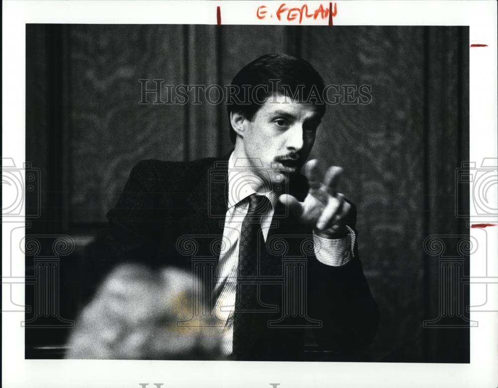 1988 Press Photo Tom Meyer of TV 8 - Historic Images