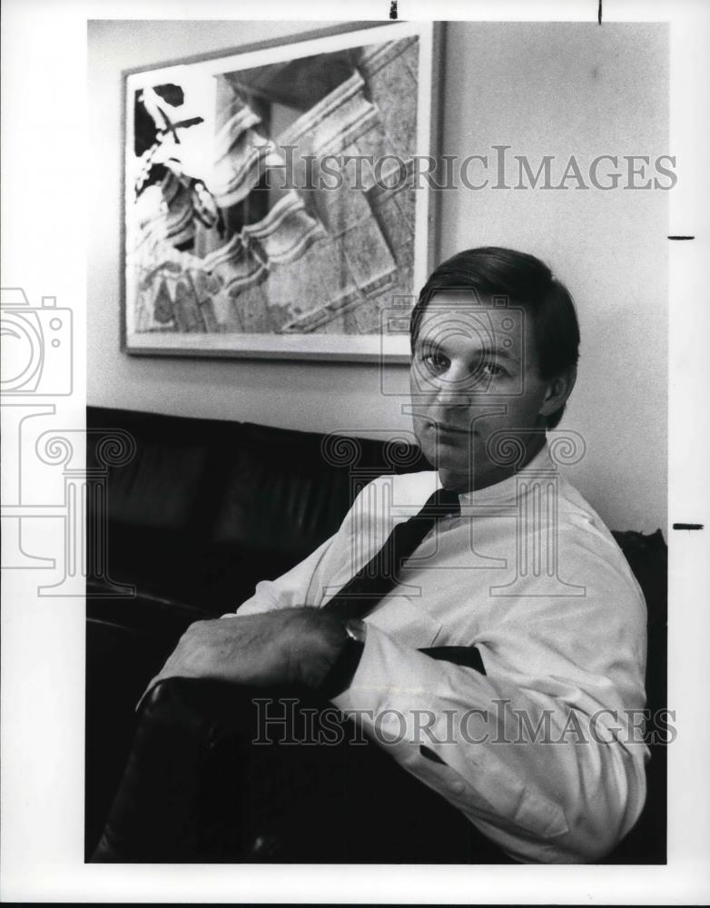 1989 Press Photo Patrick J. Moore, president of Cardinal Federal Savings - Historic Images