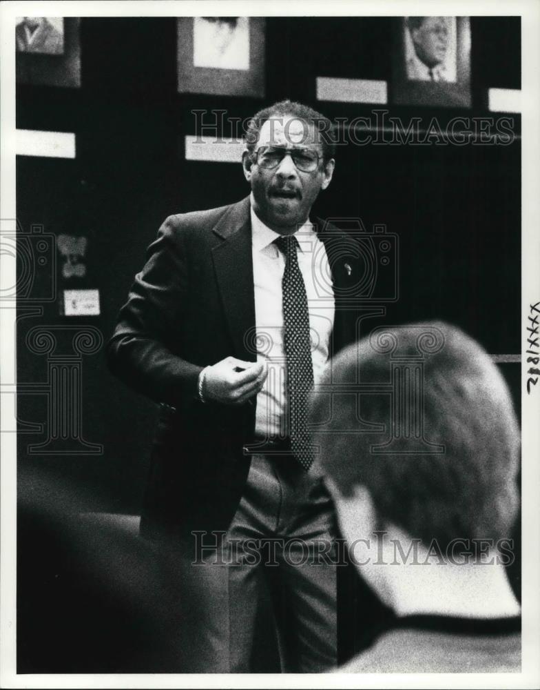 1991 Press Photo Professor Acklyn Lynch, lectures on Malcolm X. - Historic Images