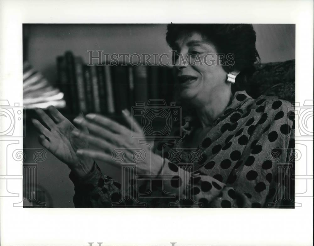 1991 Press Photo Joyce Lynde of the insurance company - Historic Images