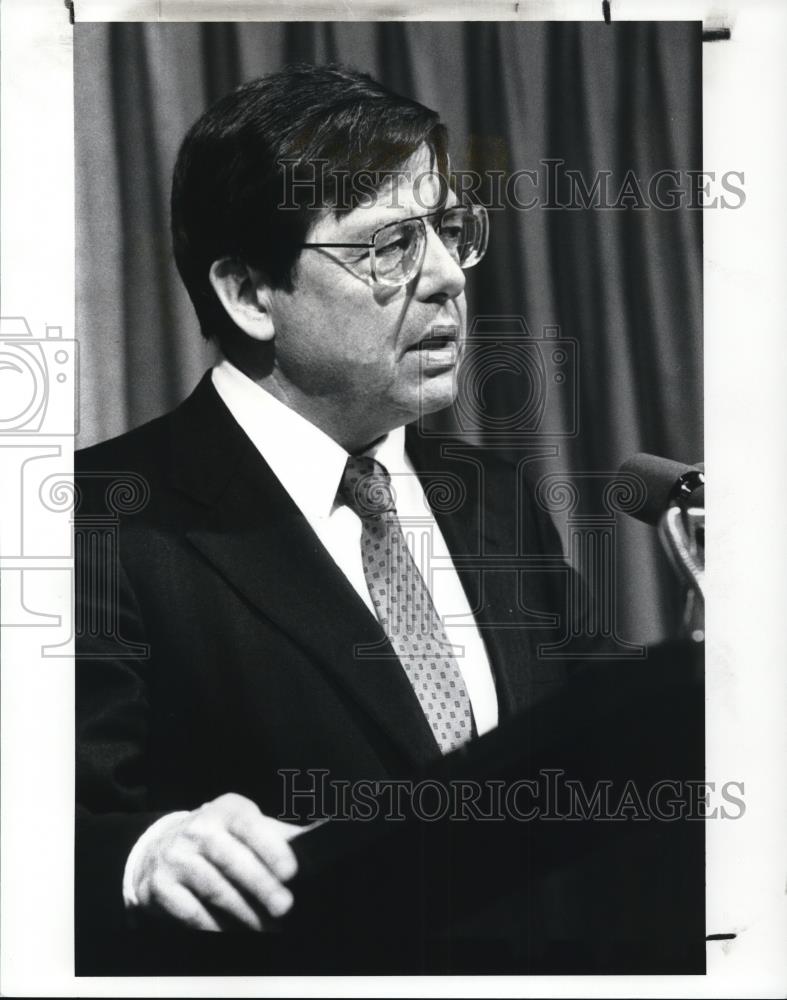 1988 Press Photo Dr. Agnar Pytte, president of Case Reserve - Historic Images