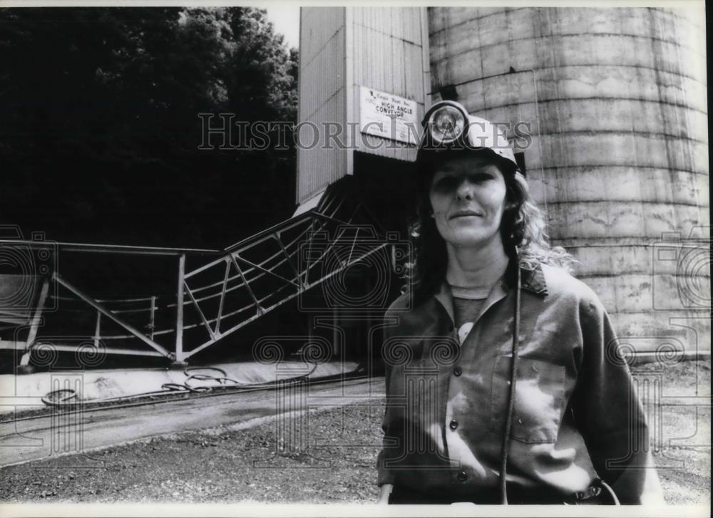 1992 Press Photo Libby Lindsay 35 among industry's first female coal miner - Historic Images