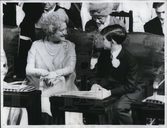 1961 Press Photo Prince Charles Chats With His Grandmother Queen Elizabeth - Historic Images