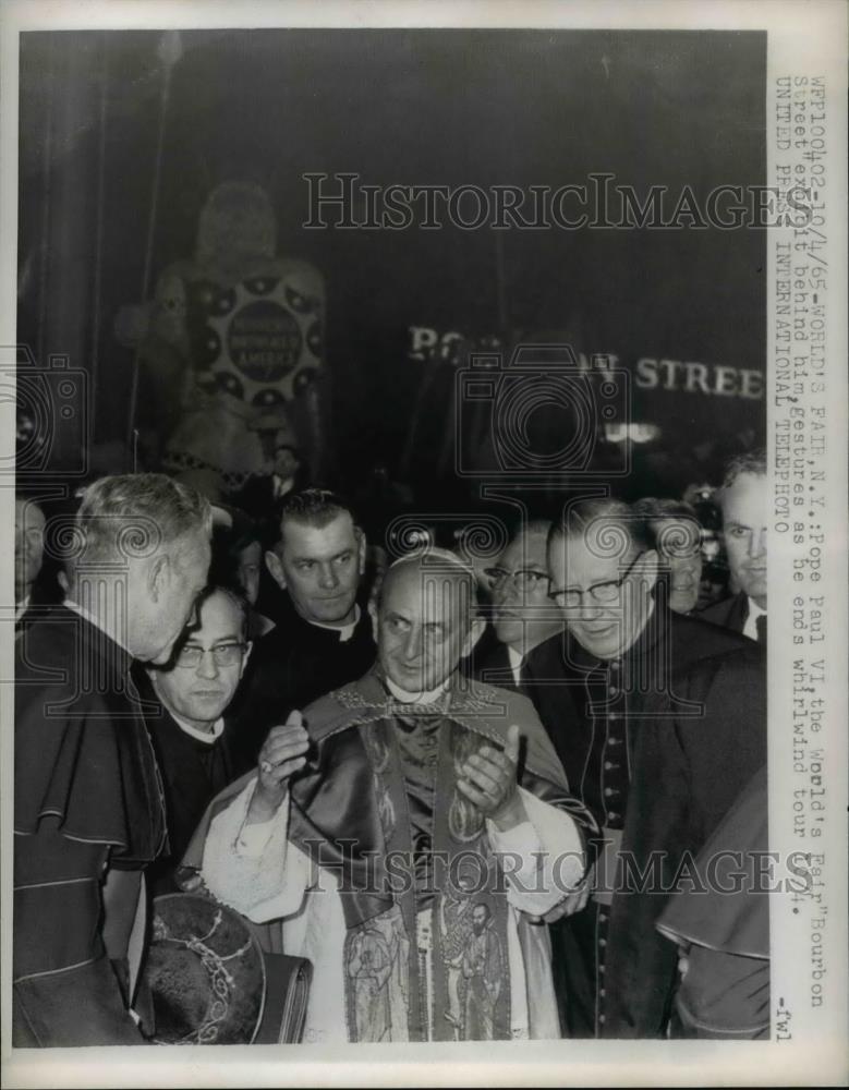1965 Press Photo Pope Paul VI gestures as he ends whirlwind tour - Historic Images